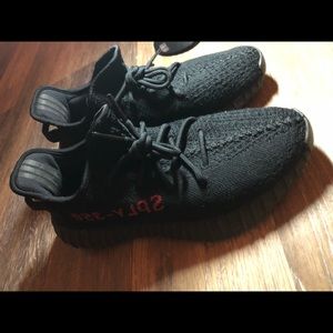 Yeezy350 boost black/red